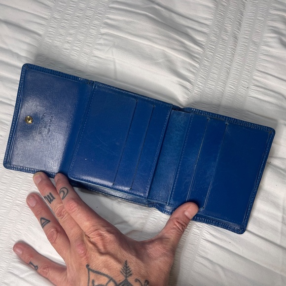 VINTAGE Authentic Epi Blue Luis Vuitton Wallet - Picture 6 of 14